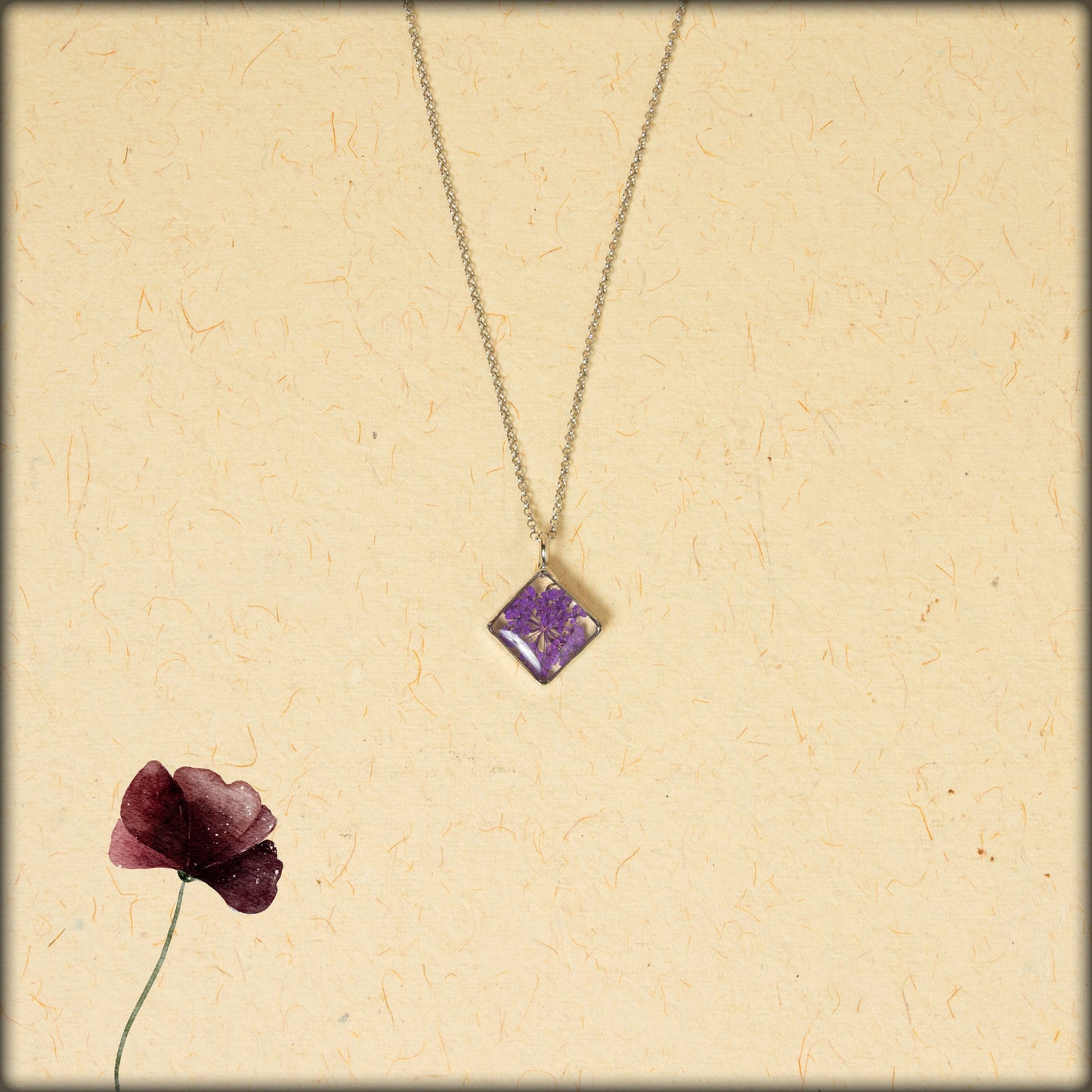 aura handcrafted queen anne’s lace preserved flower necklace
