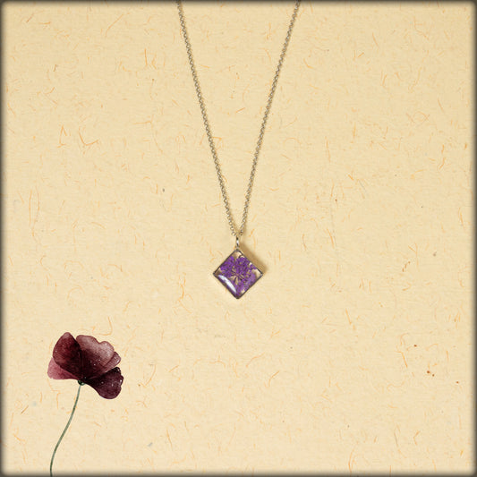 aura handcrafted queen anne’s lace preserved flower necklace