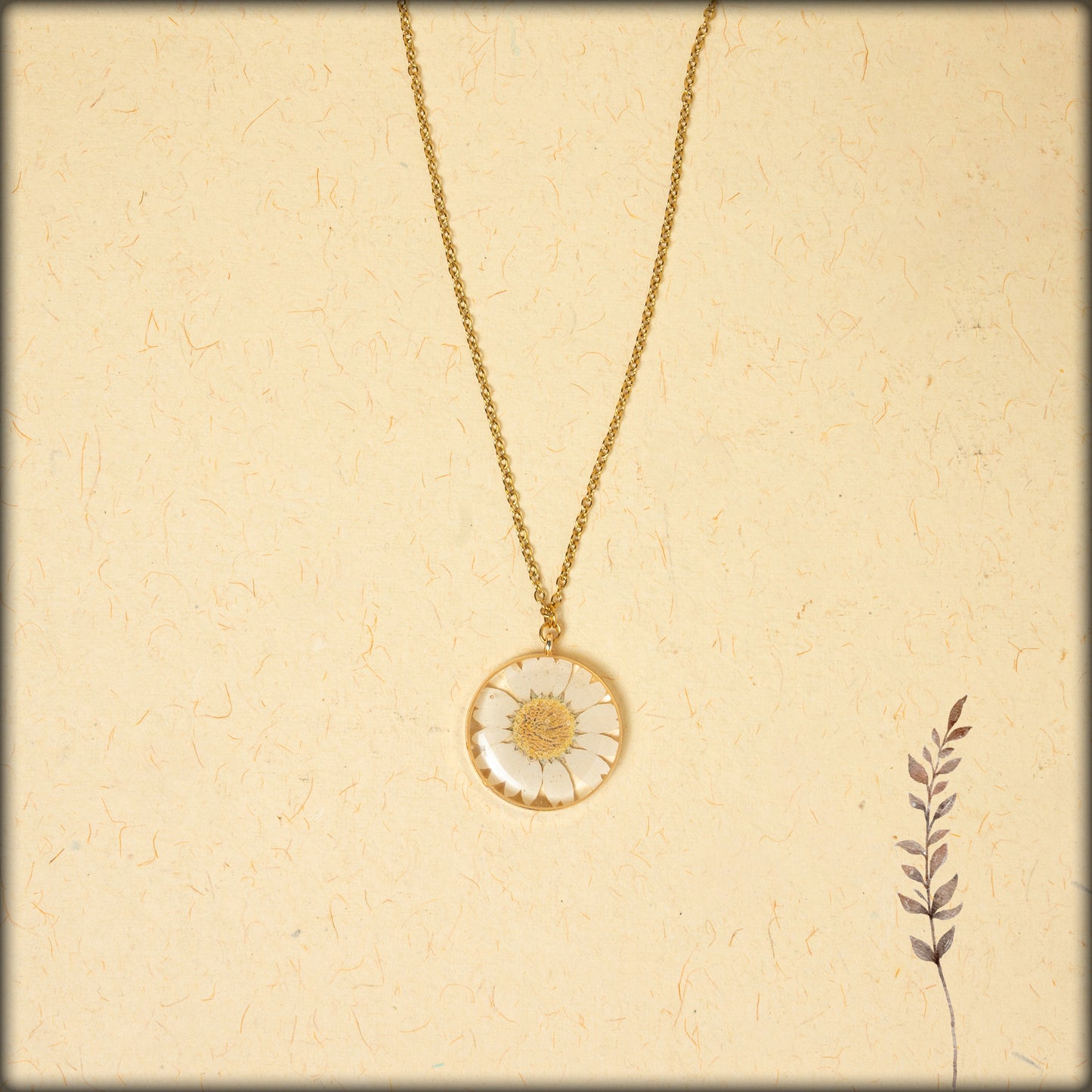 aura handcrafted daisy preserved flower jewellery necklace
