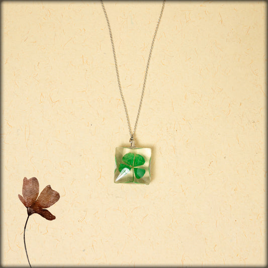 aura handcrafted clover leaf preserved flower jewellery necklace