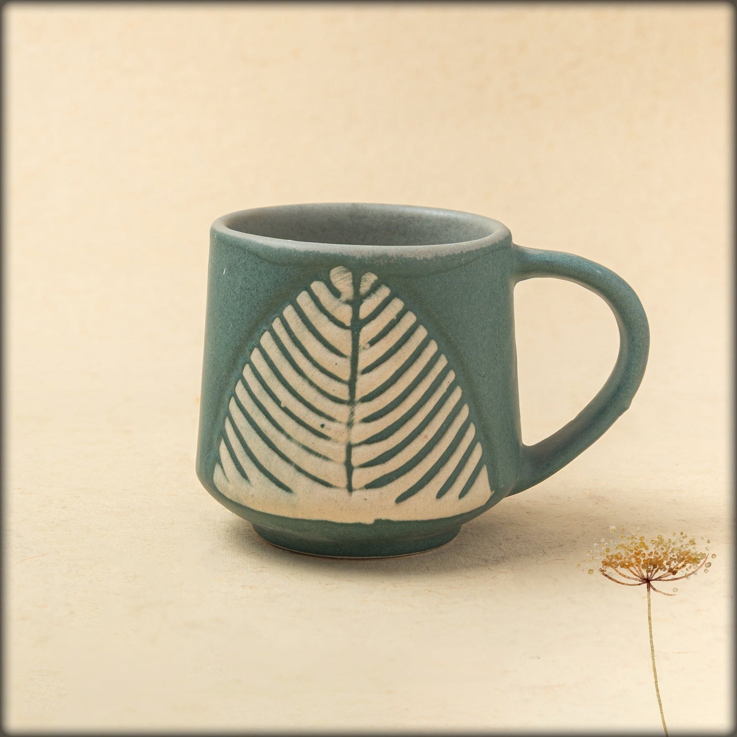 aura green half leaf patterned cup