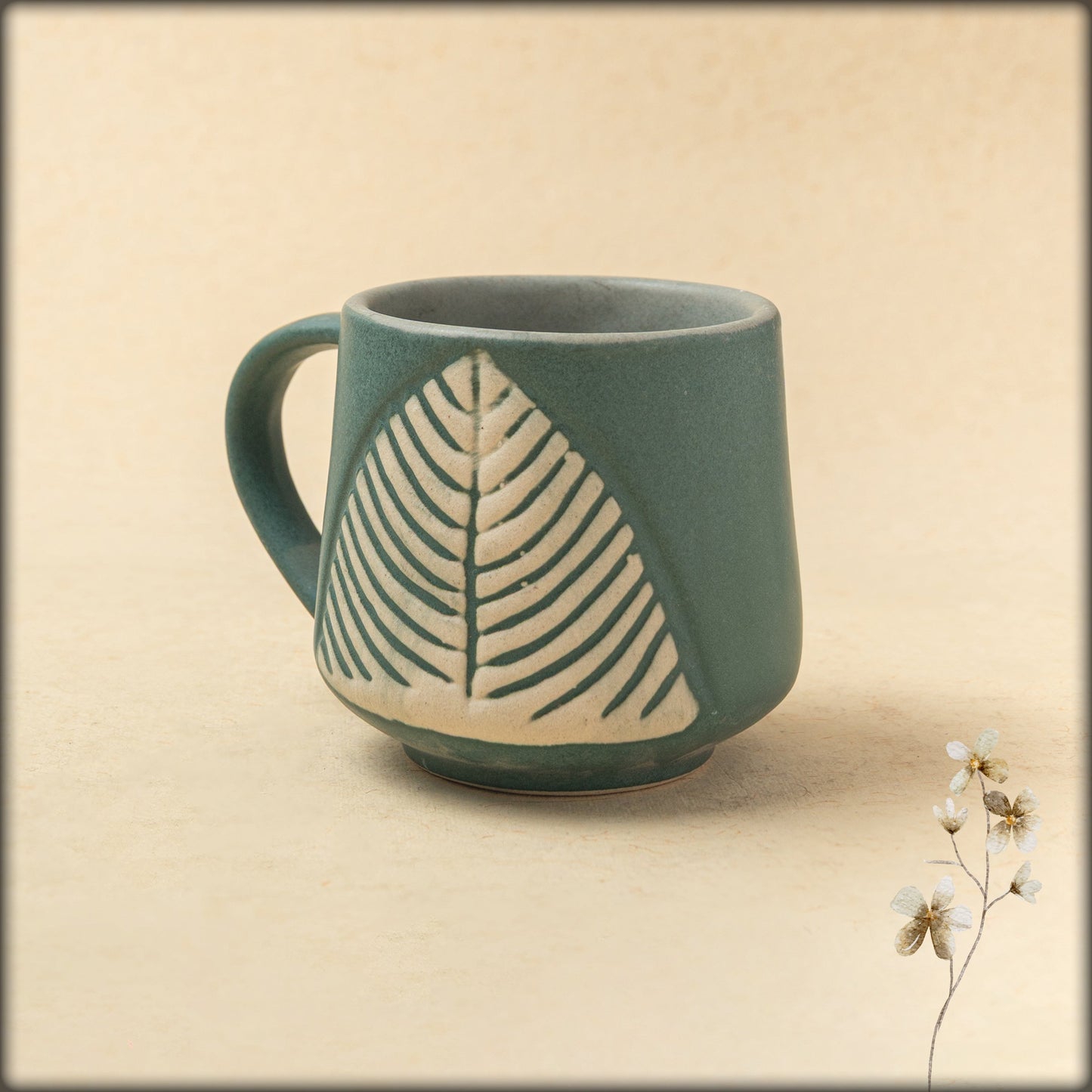 aura green half leaf patterned cup