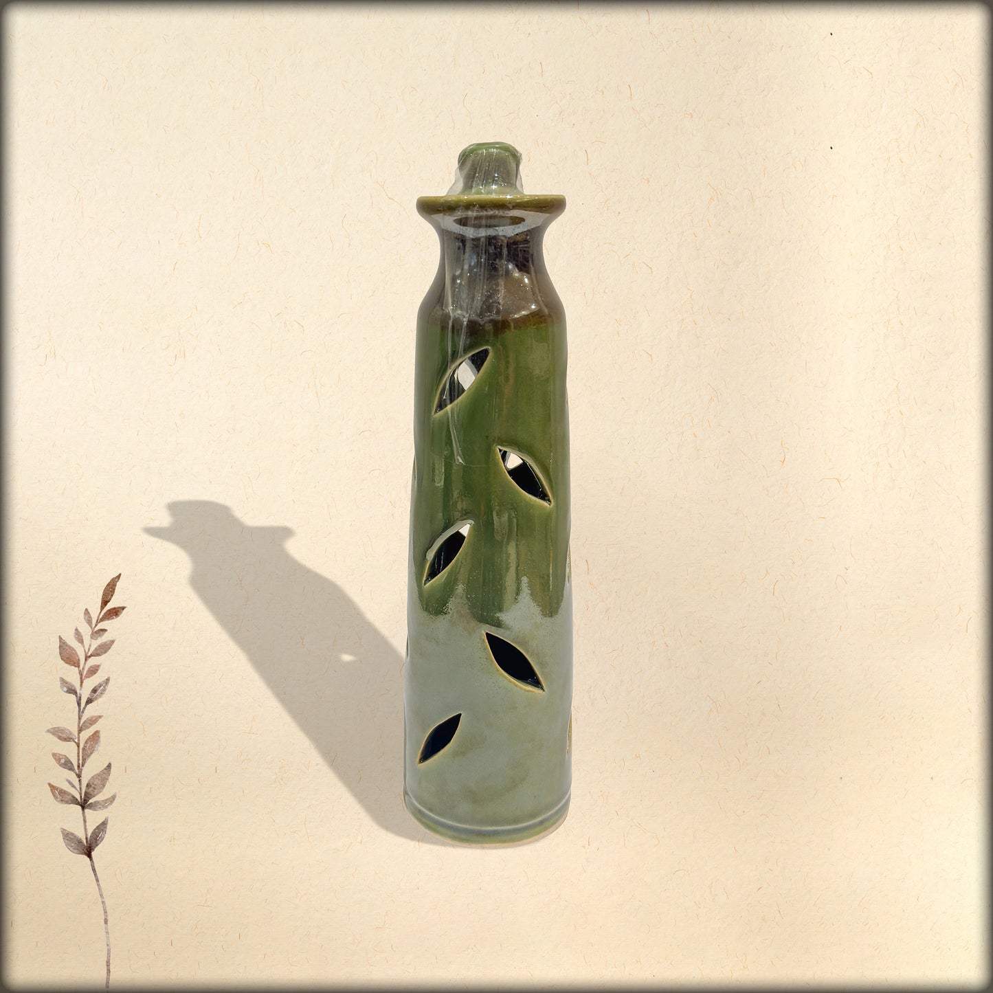 Incense holder vase (leaf shaped, green color)