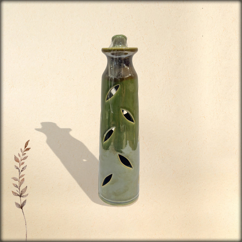 Incense holder vase (leaf shaped, green color)