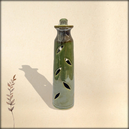 Incense holder vase (leaf shaped, green color)