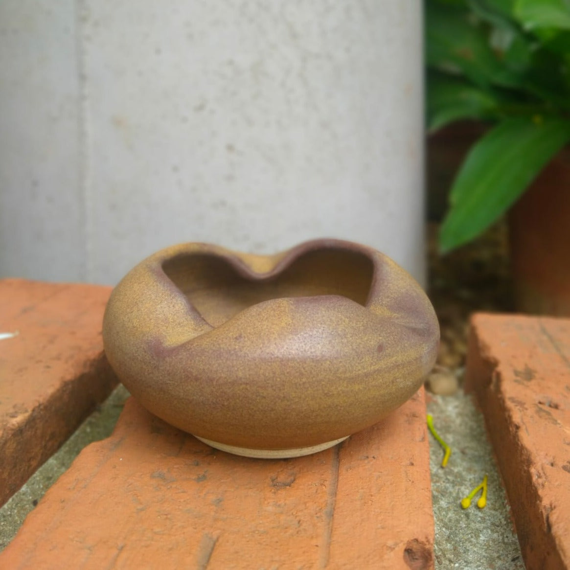 full-view-ceramic-ash-holder-from-aura-pondicherry