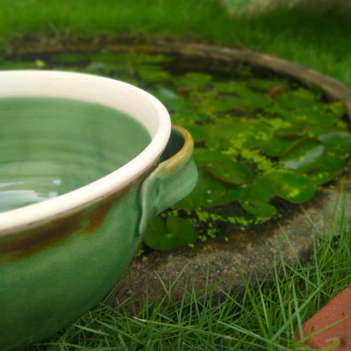 Light Green Handcrafted Ceramic Cassarole Bowl with a Lid