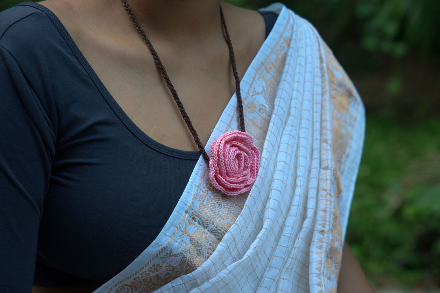 single pink rose crochet necklace