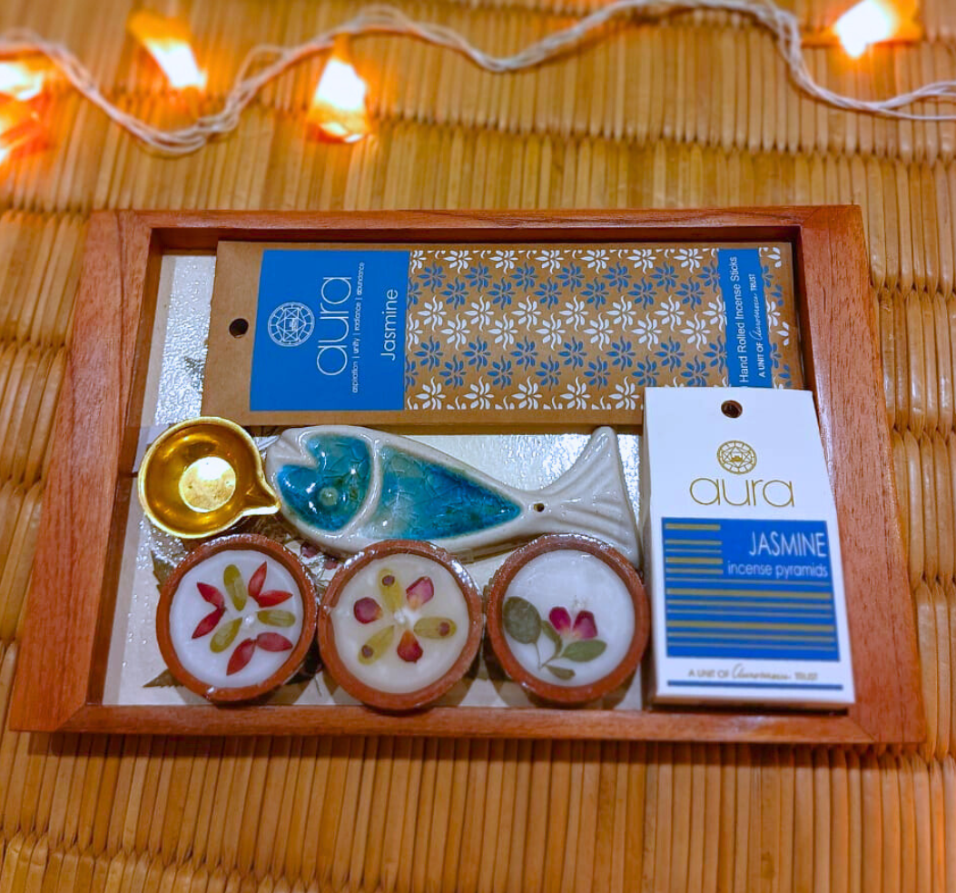 Festive Gift Tray Of Light And Fragrance