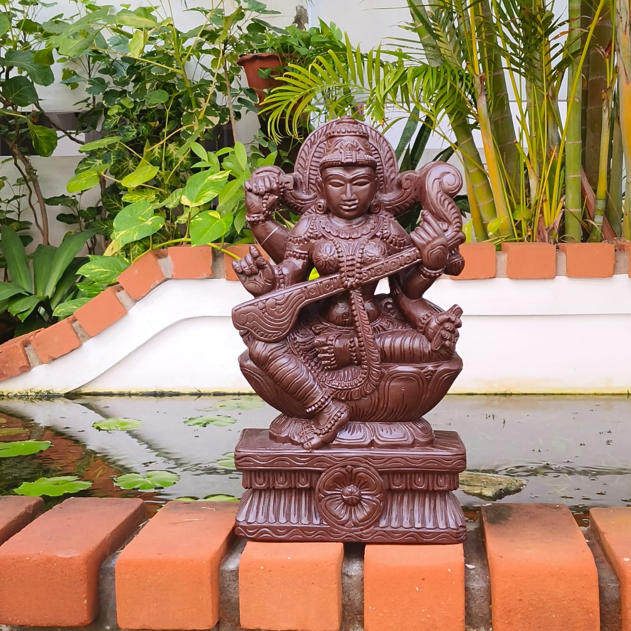 online-shopping-elegant-goddess-saraswathi-statue-which-is-the-best-gift-to-your-loved-one-and-best-pooja-decor-aura-experience-store-pondicherry