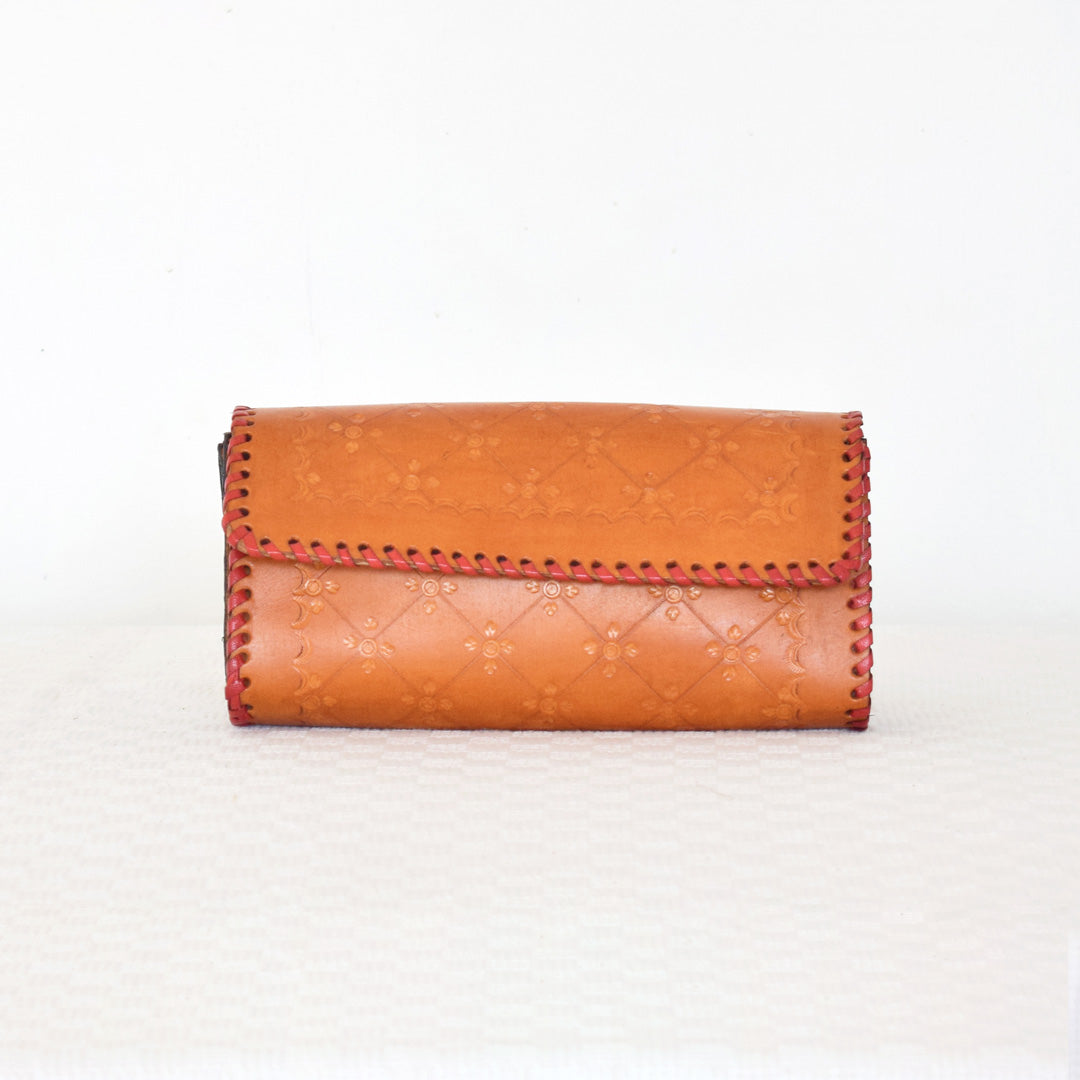 elegant-timeless-leather-purse-perfect-for-everyday use.-in-aura-store-pondicherry