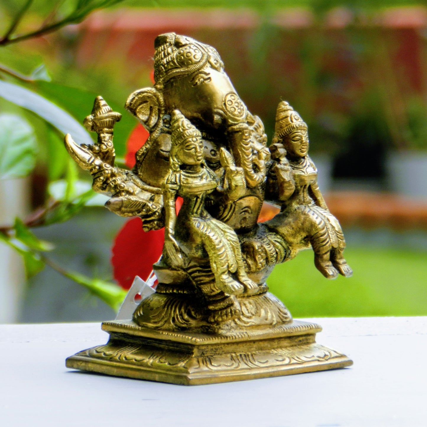 online-shopping-ganesh-laxmi-Idol-creates-a-peacefulness-harmony-and-spiritual-ambience-filled-with-positive-energy-around-you-in-aura-store-pondicherry