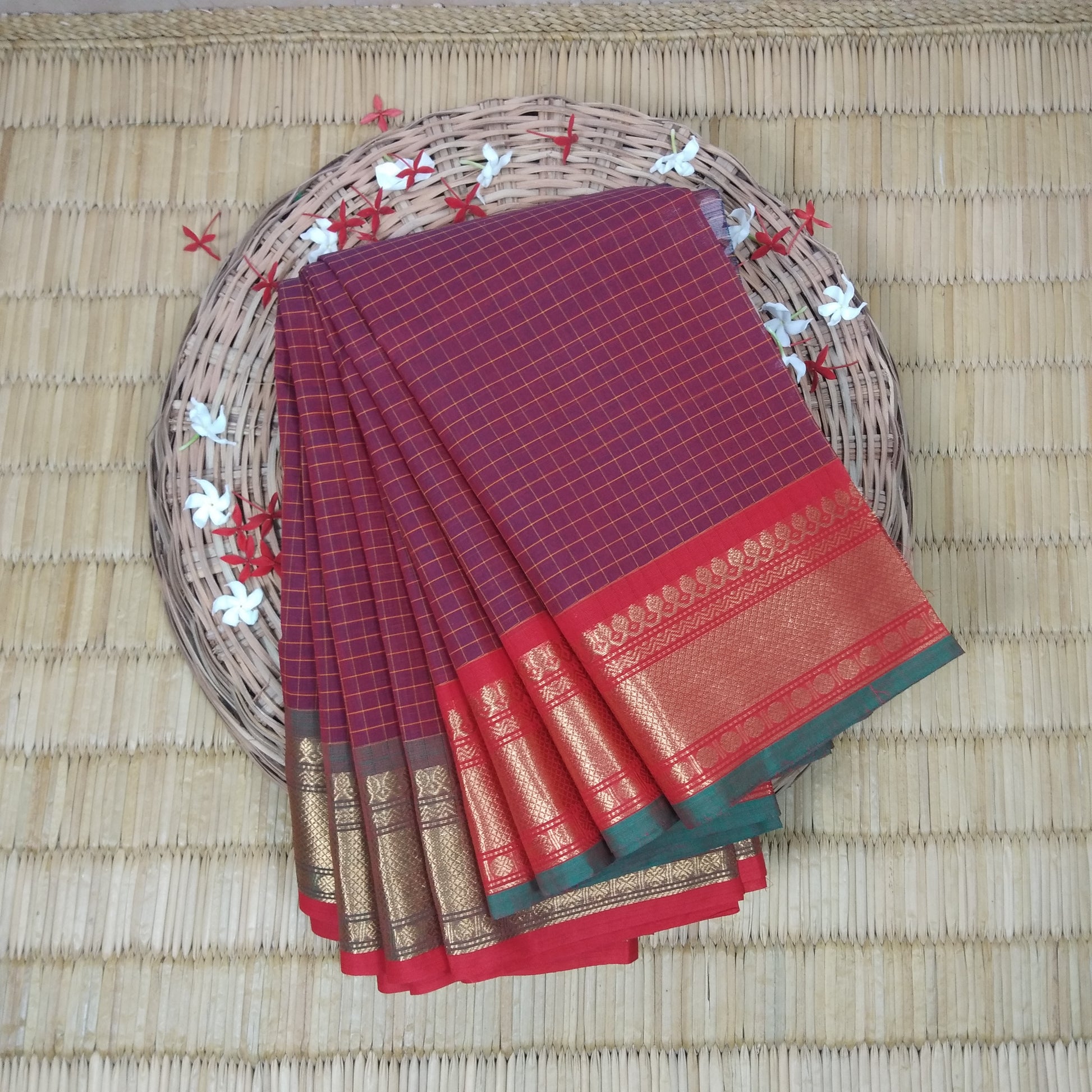 soft-maroon-chettinad-saree-for-all-occasion-with-beautiful-boader-enhance-the-beauty-in-aura-boutique-pondicherry